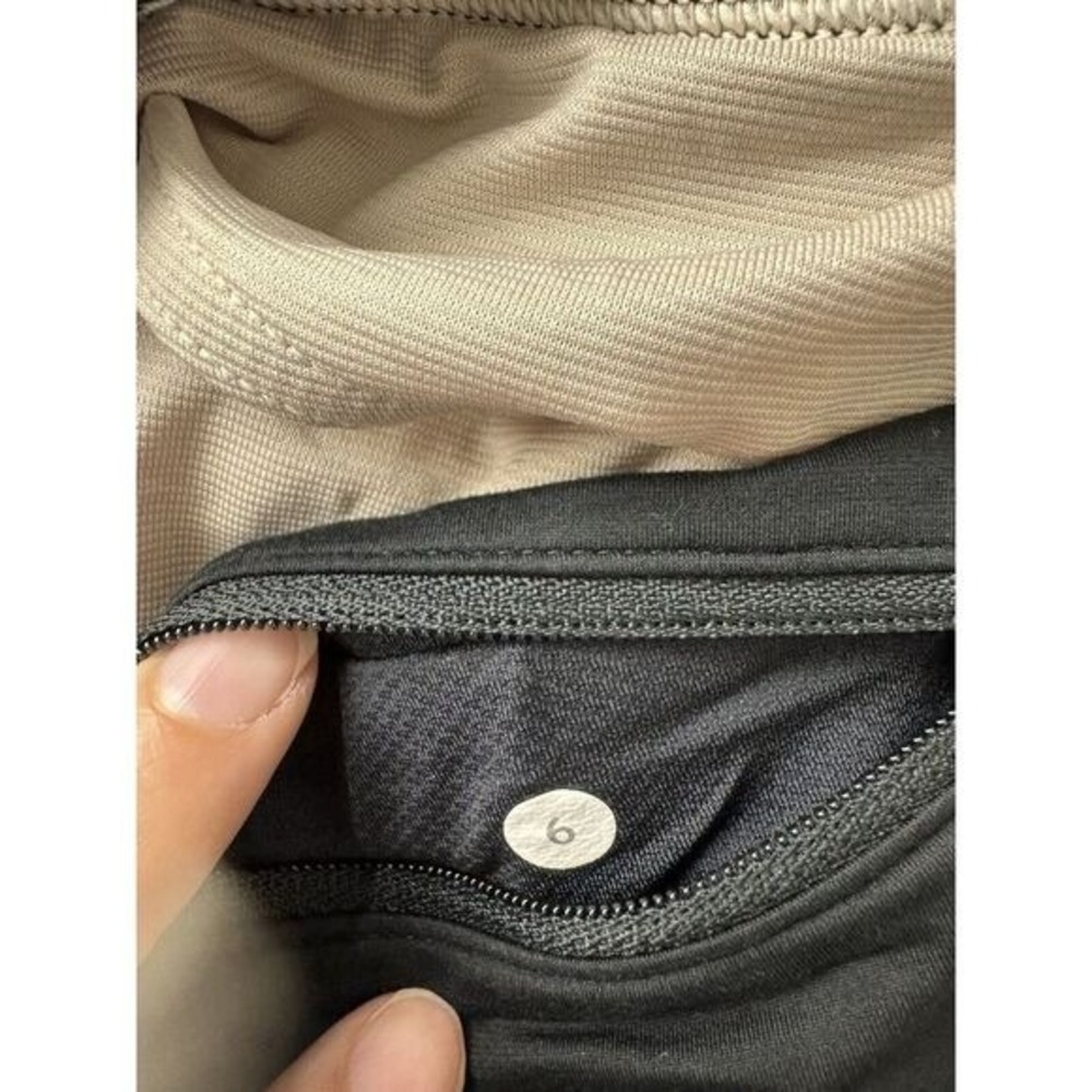 Lululemon Shorts Womens Black Purple Size 6 Speed Up Gym Activewear Athleisure - Picture 10 of 10